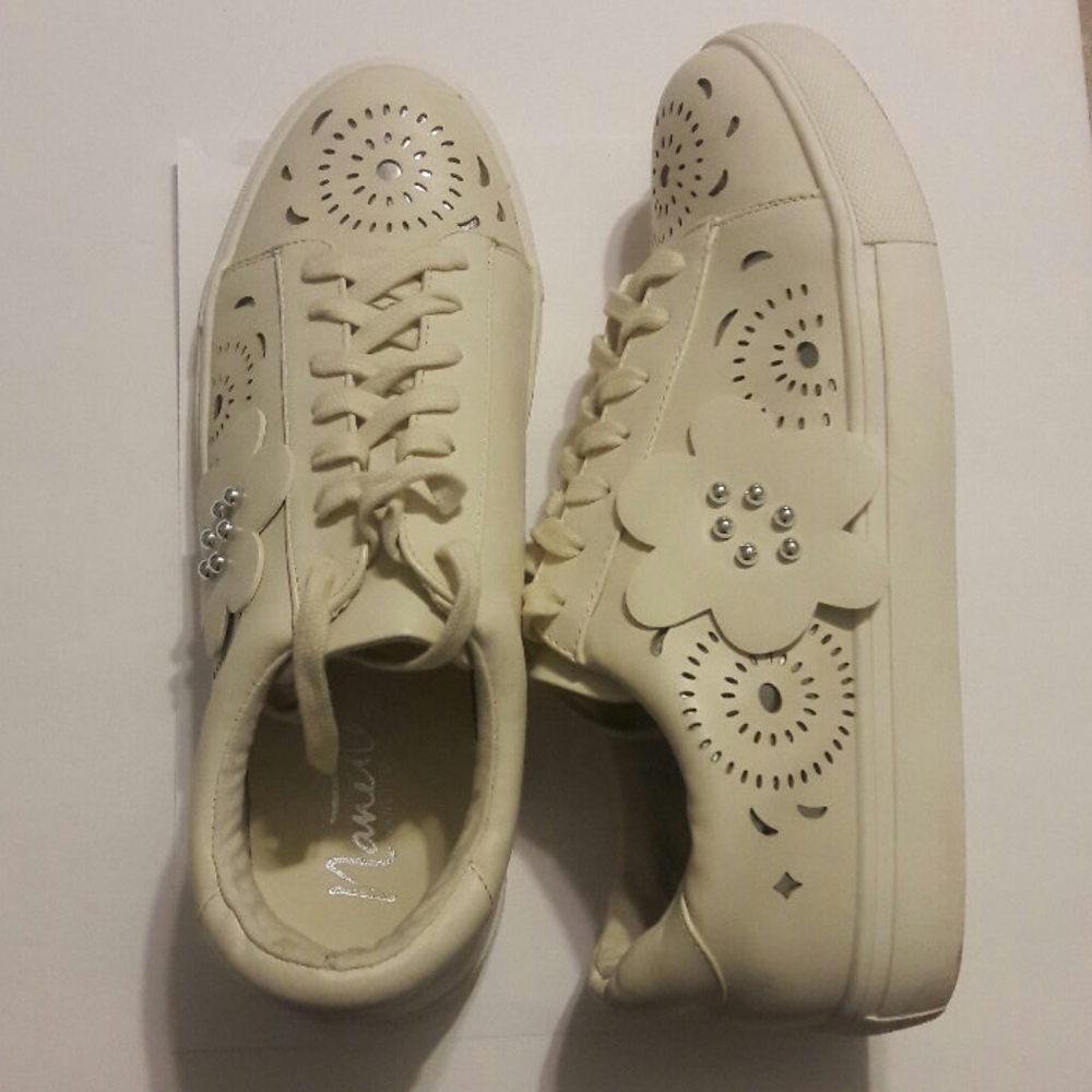 Nanette Lepore Wesley off white sneakers size 10M
